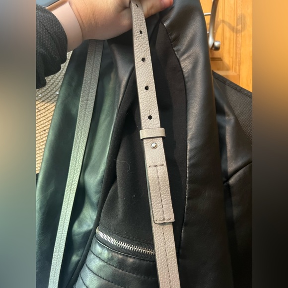 Micheal kors cross body large - Picture 8 of 8